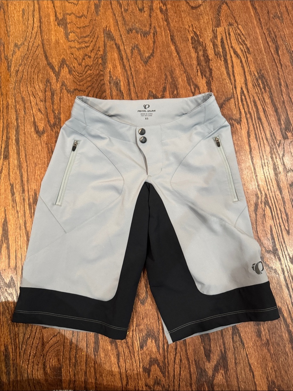Pearl Izumi Light Gray and Black Ride Elevate Women’s Cycling Shorts size XS